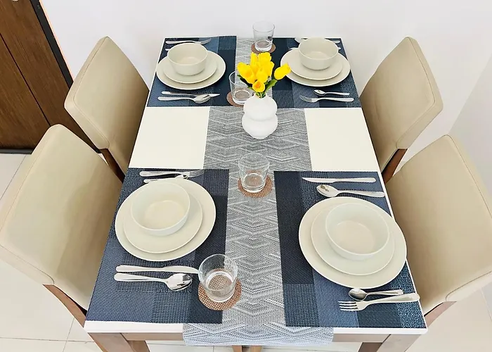 Free Welcome Breakfast, Bgc 1br, 300mbps Fiber, Steps To Mitsukoshi & Uptown, 14f Apartment Manila