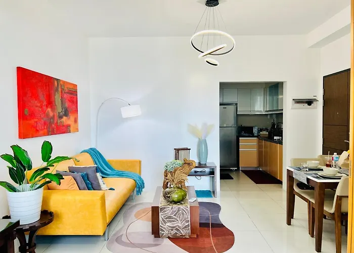 Apartment Free Welcome Breakfast, Bgc 1br, 300mbps Fiber, Steps To Mitsukoshi & Uptown, 14f Manila