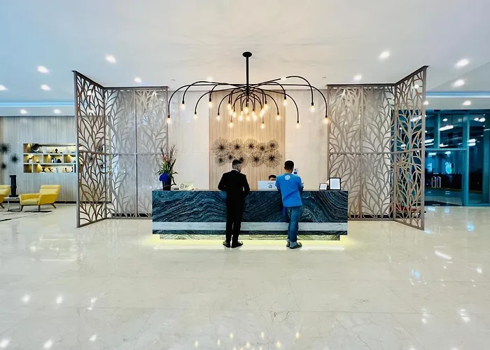 Apartment Free Welcome Breakfast, Bgc 1br, 300mbps Fiber, Steps To Mitsukoshi & Uptown, 14f