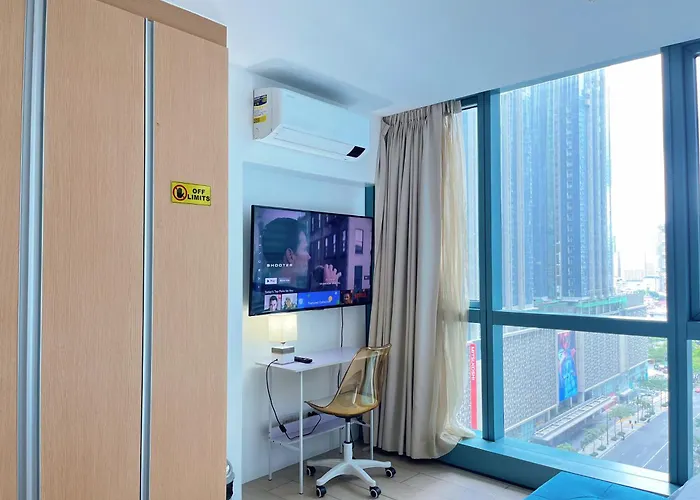 Free Welcome Breakfast, Bgc 1br, 300mbps Fiber, Steps To Mitsukoshi & Uptown, 14f Manila