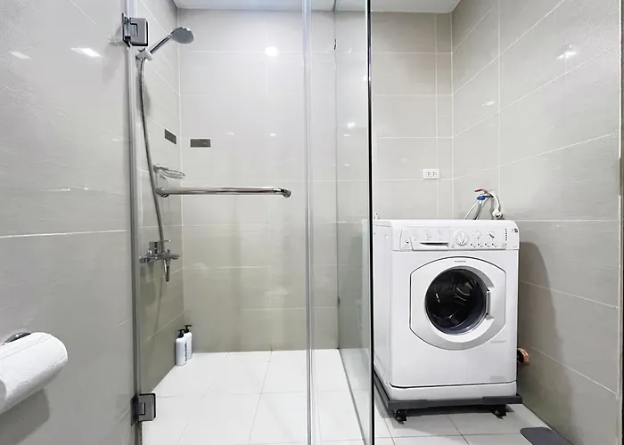 Free Welcome Breakfast, Bgc 1br, 300mbps Fiber, Steps To Mitsukoshi & Uptown, 14f Apartment Manila