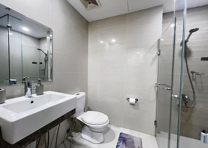 Apartment Free Welcome Breakfast, Bgc 1br, 300mbps Fiber, Steps To Mitsukoshi & Uptown, 14f